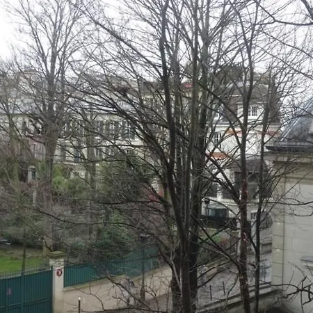 Un Nid Très Calme Et Chaleureux A Montmartre ! Parigi