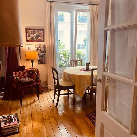 Un Nid Très Calme Et Chaleureux A Montmartre ! Appartamento